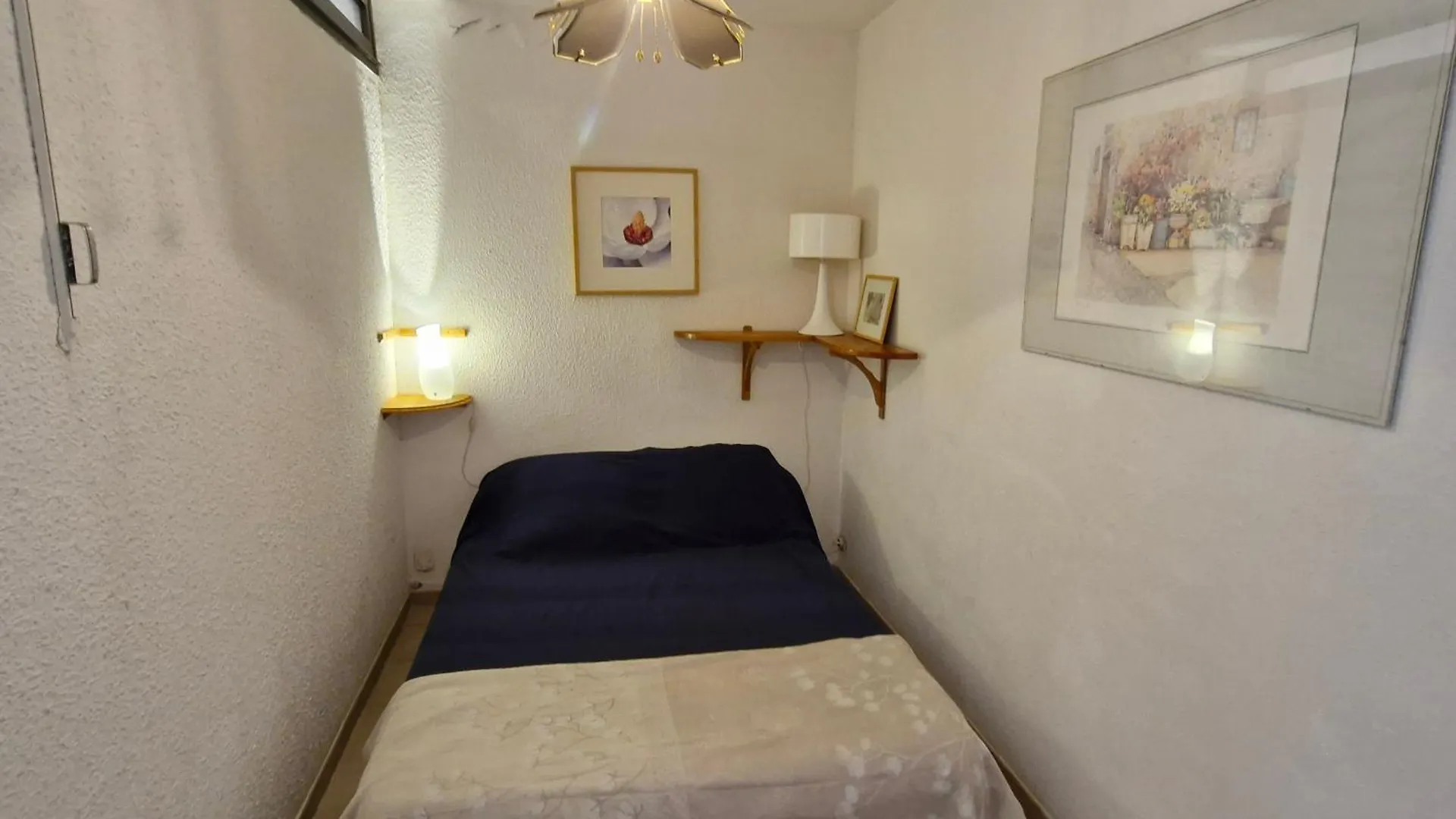 Appartement 2 Pieces Avec Piscine Et Garage A Sainte-Maxime - Fr-1-780-71