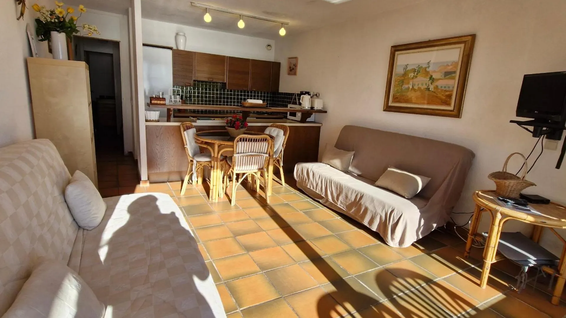 Appartement 2 Pieces Avec Piscine Et Garage A Sainte-Maxime - Fr-1-780-71 France