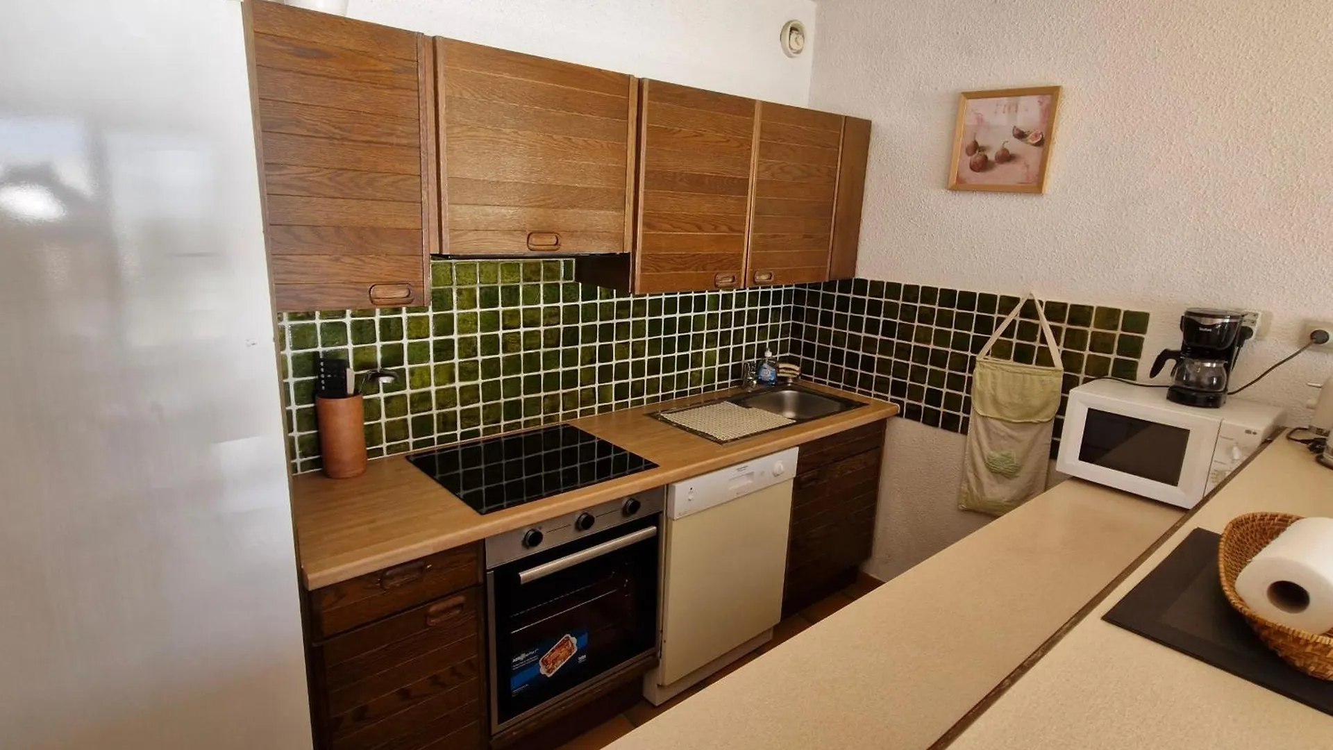 Appartement 2 Pieces Avec Piscine Et Garage A Sainte-Maxime - Fr-1-780-71 0*,