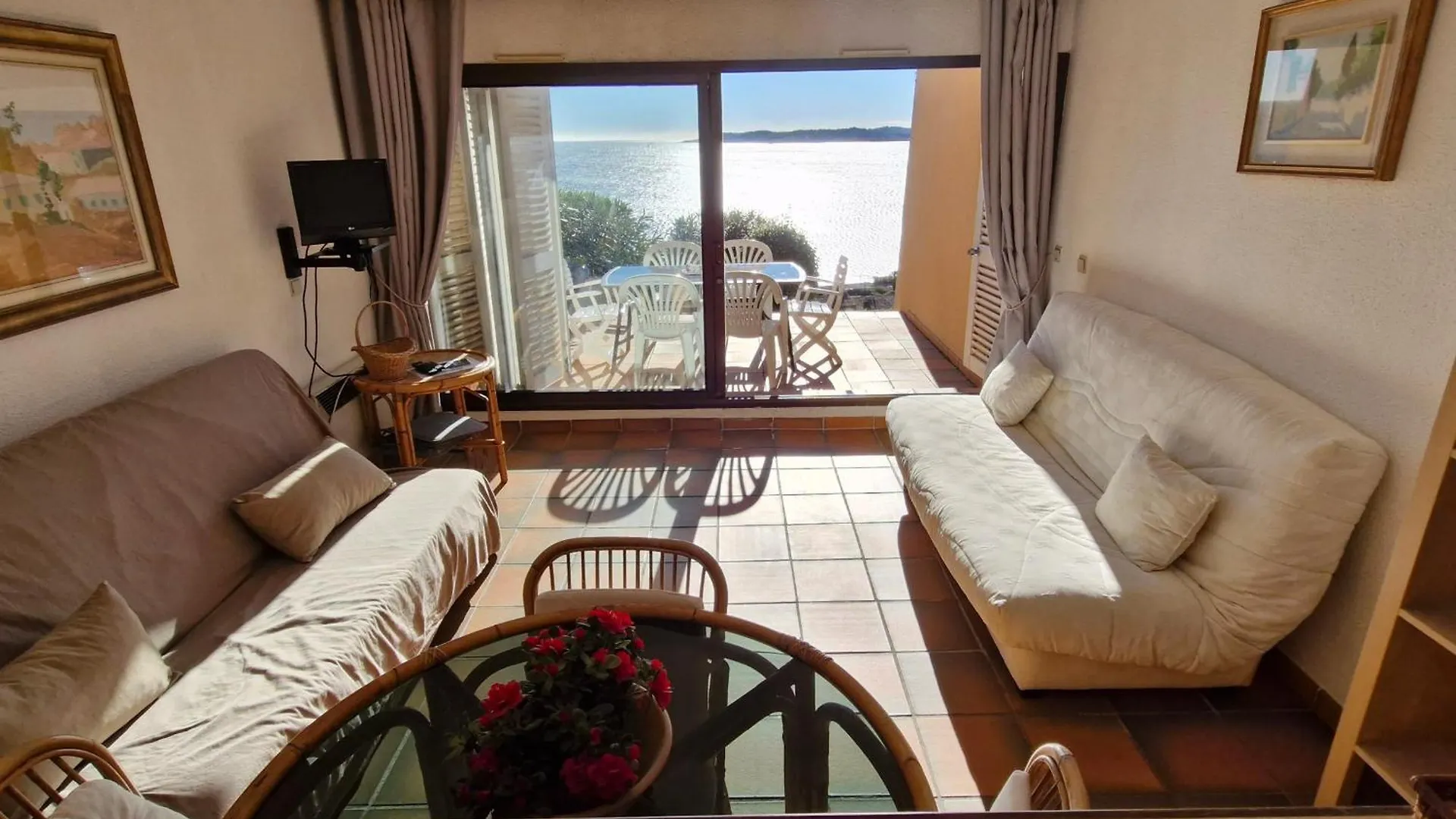 Appartement 2 Pieces Avec Piscine Et Garage A Sainte-Maxime - Fr-1-780-71 0*,  France