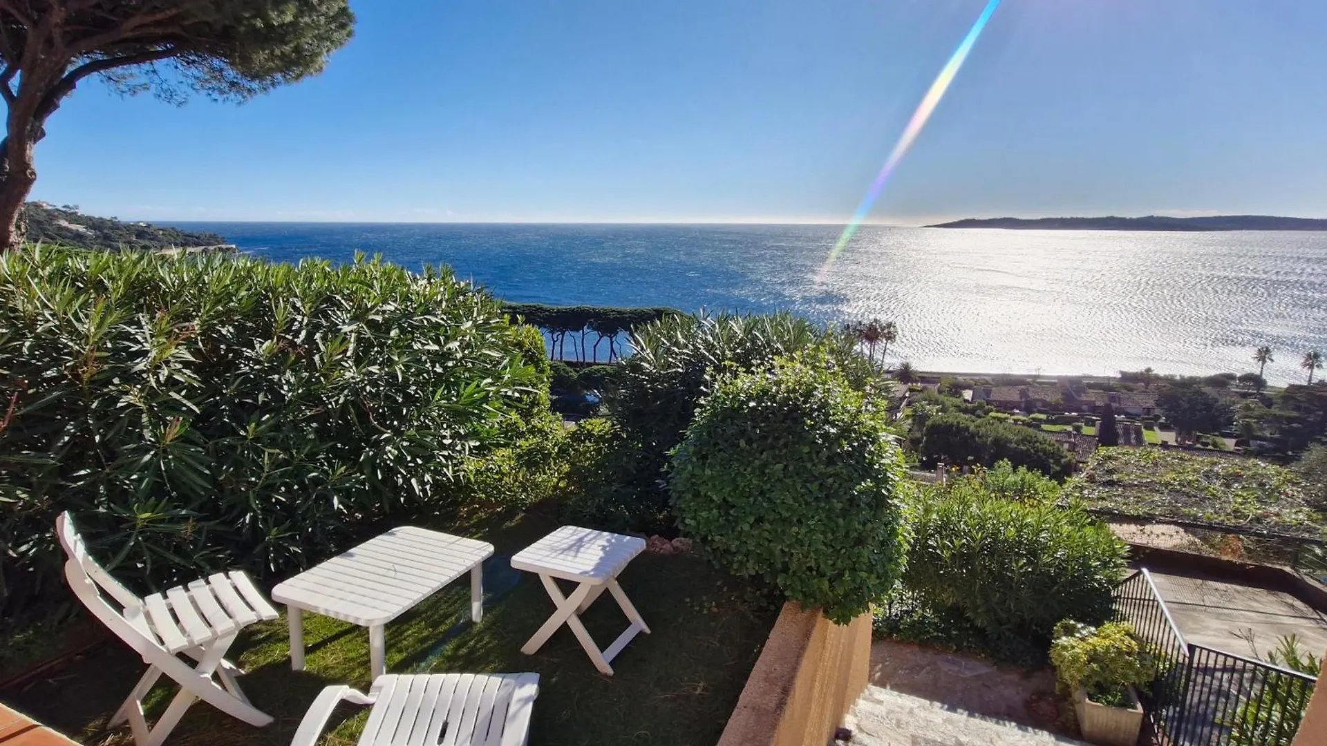 Appartement 2 Pieces Avec Piscine Et Garage A Sainte-Maxime - Fr-1-780-71