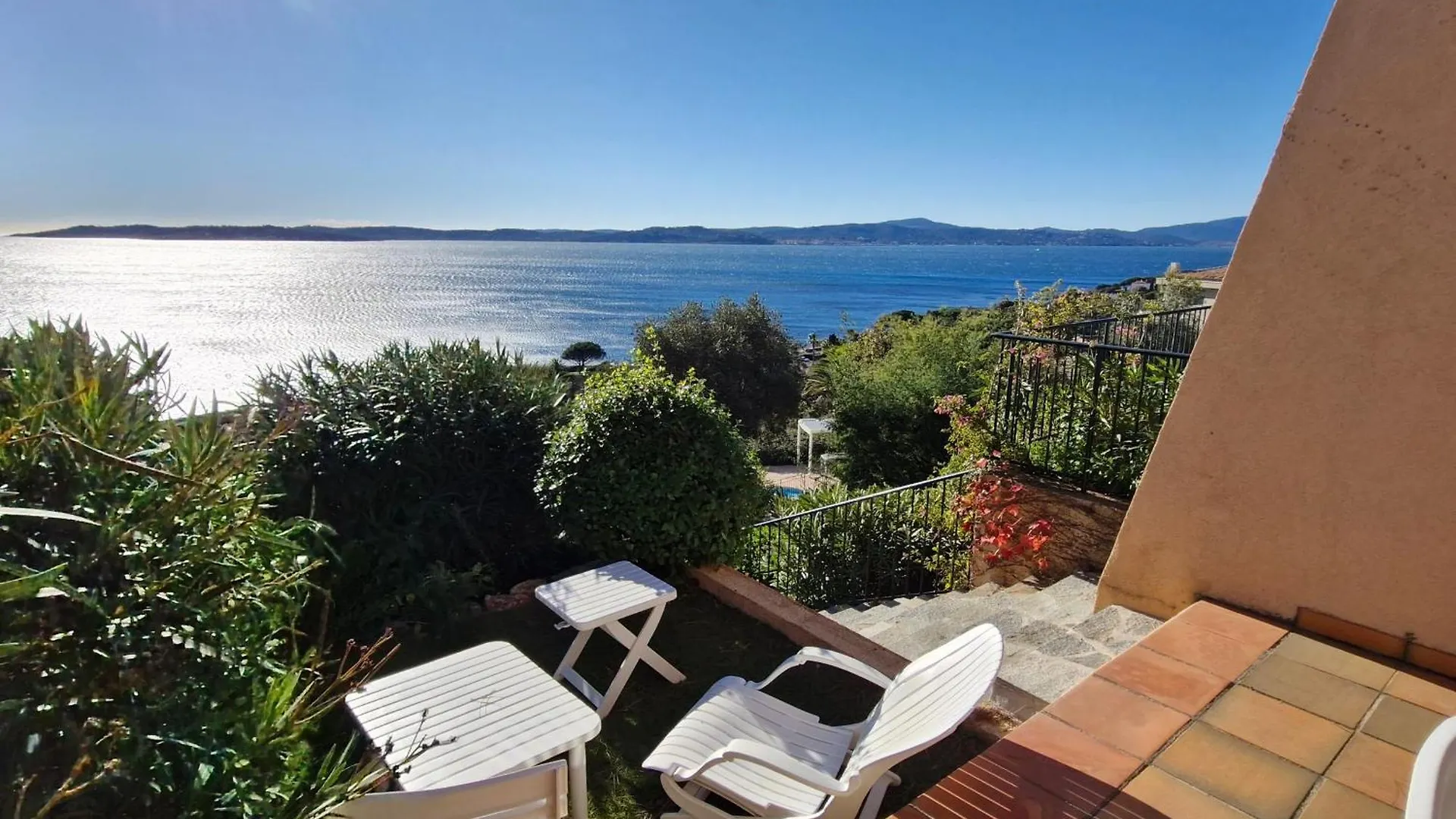 Appartement 2 Pieces Avec Piscine Et Garage A Sainte-Maxime - Fr-1-780-71